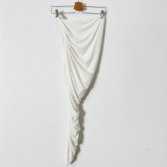 Norma Kamali Diana Ruched One-Shoulder Gown - Picture 2 of 10